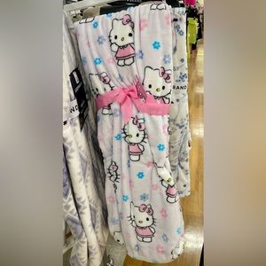 BNWT Hello Kitty Spring Throw